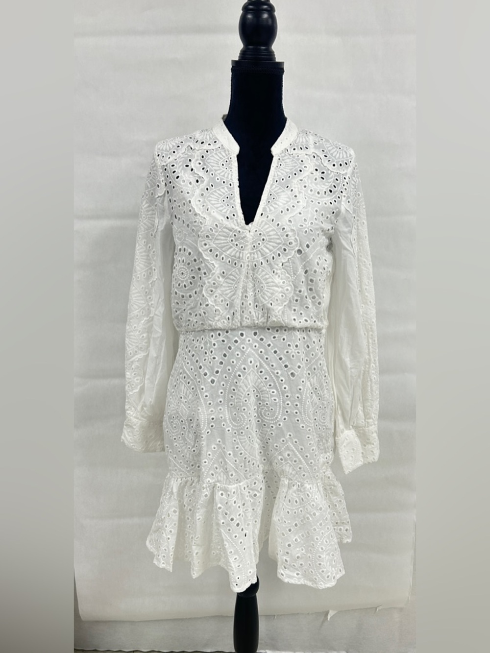BCBGMAXAZRIA White Eyelet Lace Mini Dress Size 12 Boho Cottagecore Romantic